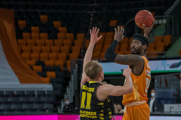 竞争和惊险 竞争和惊险