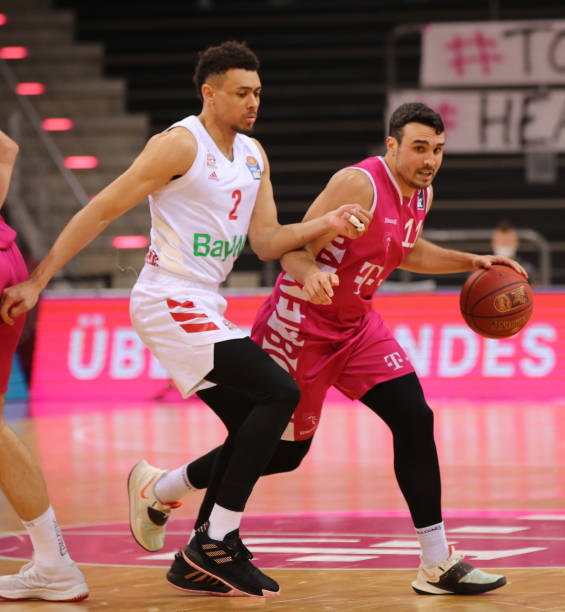 另一名中场 另一名中场